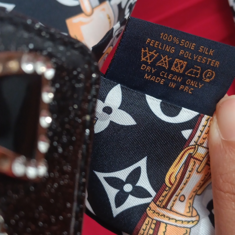 LOUIS VUITTON Scarf For Winter, Made In Paris - Picture 9 of 11
